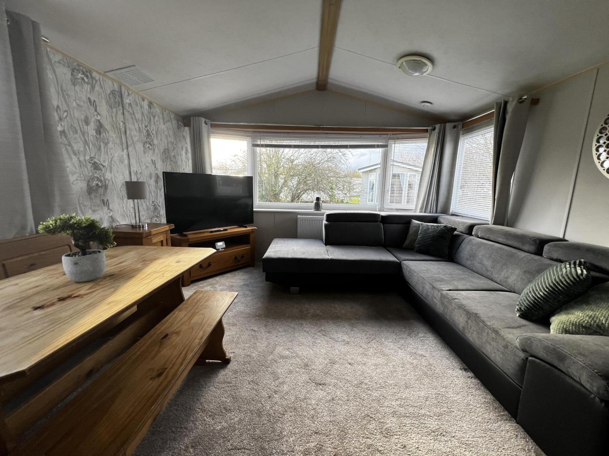Lovely 6 Berth Caravan At Southview Ref 33182s Campsite