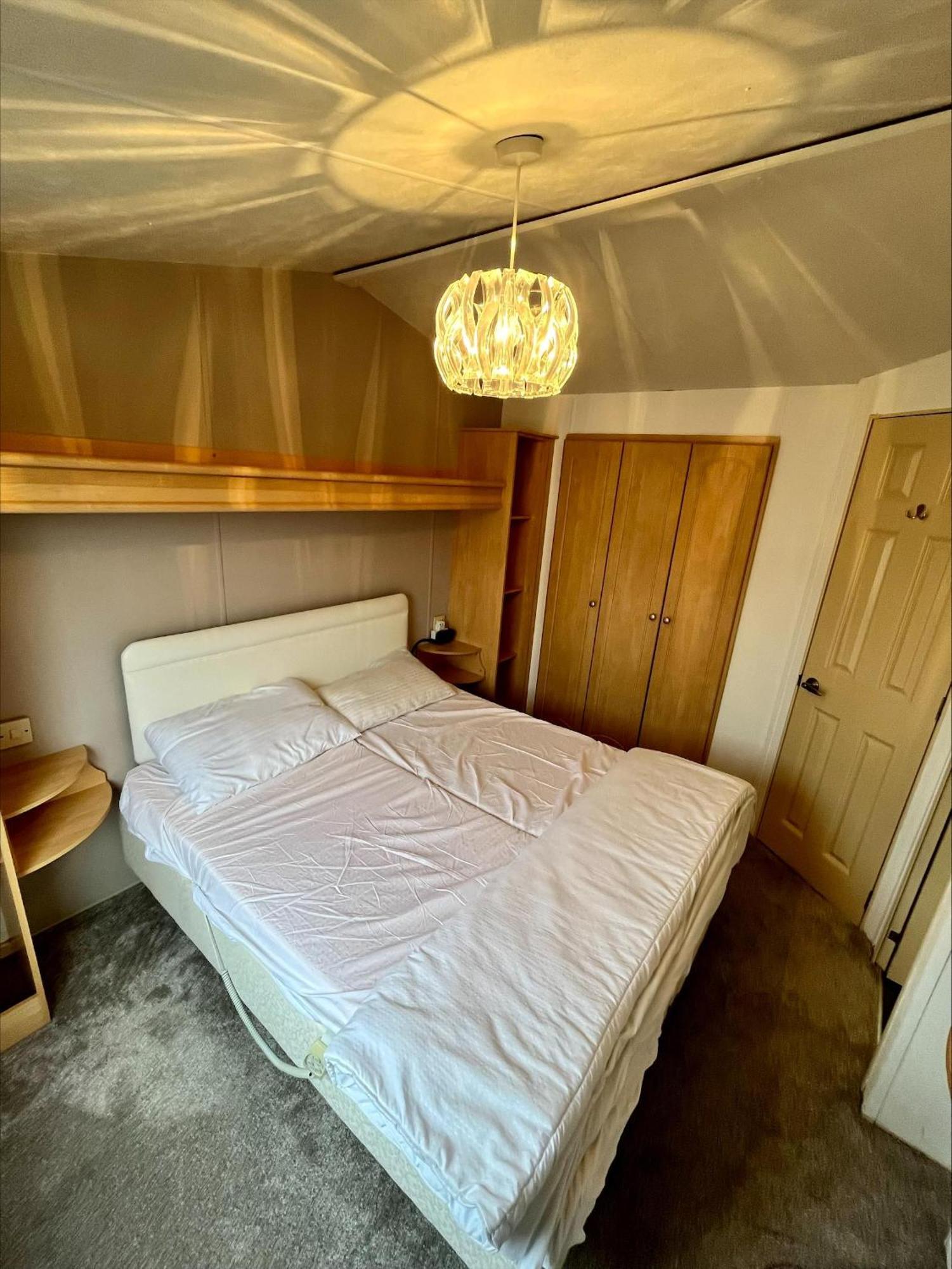 Lovely 6 Berth Caravan At Southview Ref 33182s Campsite *